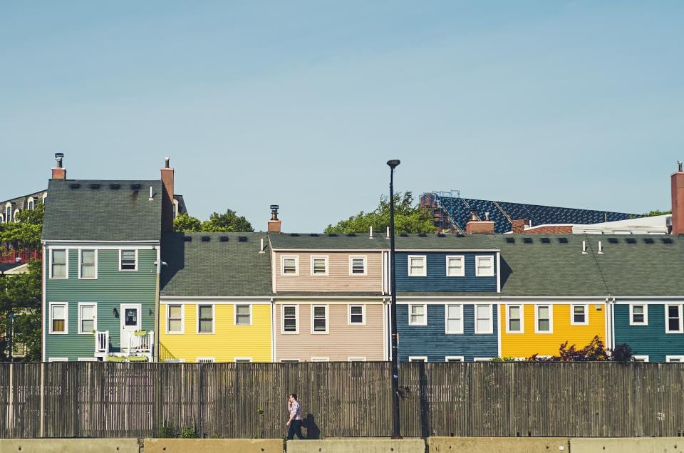Should You Sell Your Current Home Before Buying a New One?